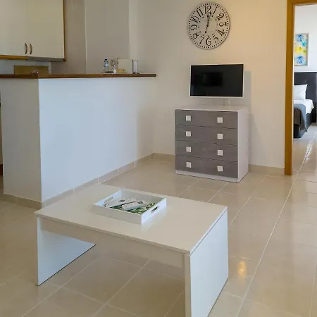 Charming 1 Bedroom 5min Beach-10min Downtown Apartment *