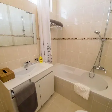 Charming 1 Bedroom 5min Beach-10min Downtown Lejlighed